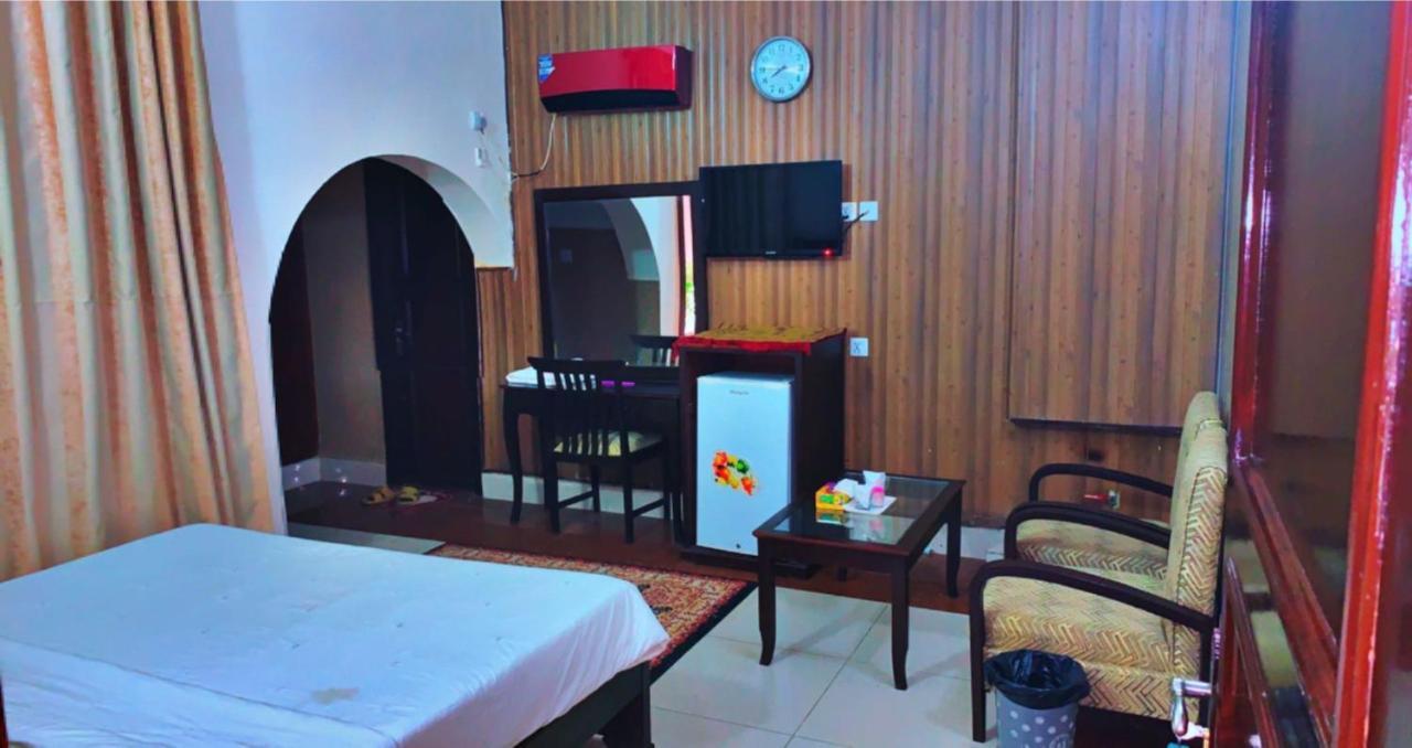 Crown Castle Peshawar Hotel Exterior foto